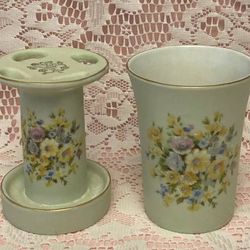 Vintage Lefton China bathroom set toothbrush holder tumbler drink cup pale green 
