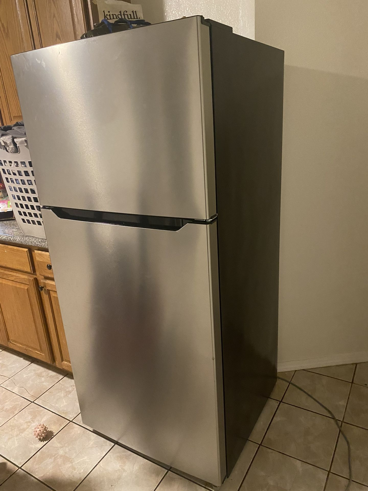 Refrigerator Semi new