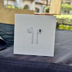 AIRPODS 