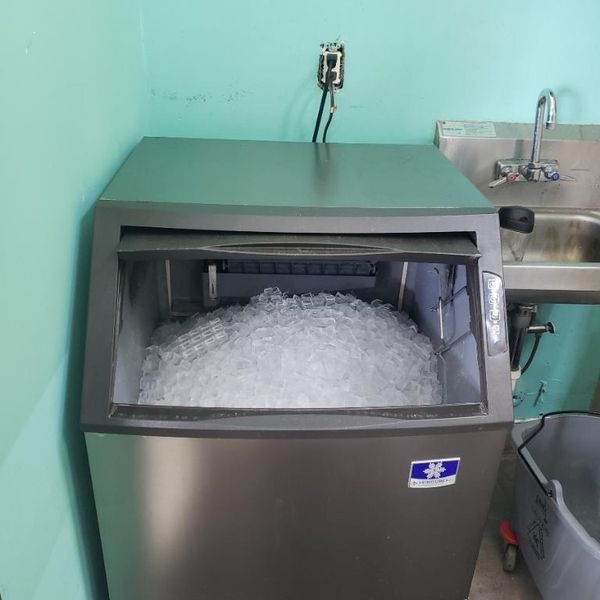 USED MANITOWOC UNDER COUNTER ICE MACHINE FOR SALE .. MAQUINA DE HIELO