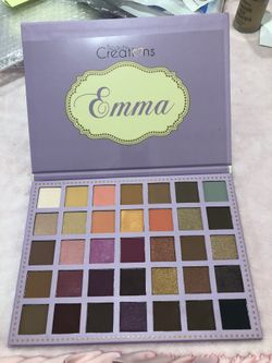 Make up beauty creation $20 and professional brushes $25 the sets diferentes color