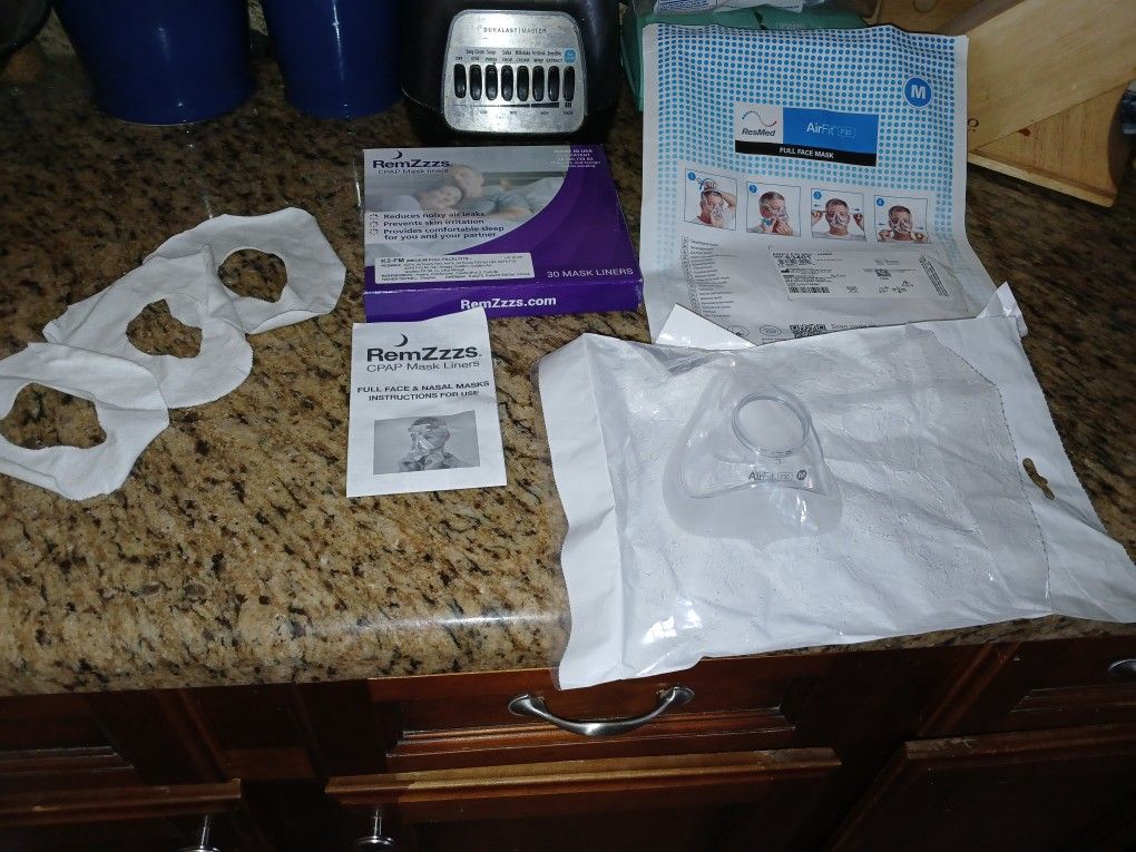 Resmed Medium AirFit F20 CPAP Mask + Liners