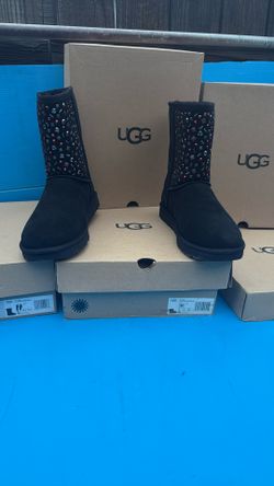 UGG BOTA. SIZE. #. 11 $70