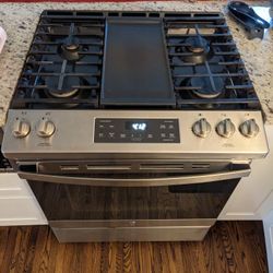1 year old GE 30" Slide-In Gas
Range (Model JGSS66SEL5SS)