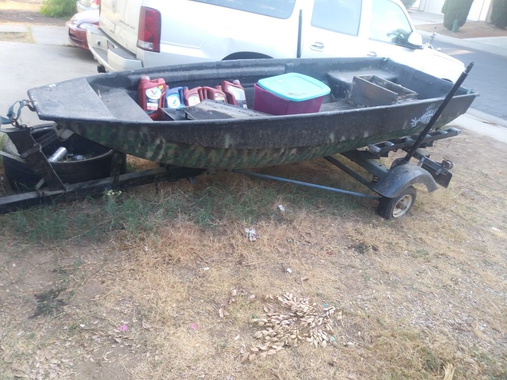 Free!!!! 14ft fiberglass boat trailer NOT included!