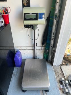 Uline Industrial Platform Scale - 150 lbs x .01 lb