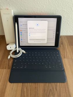 Apple iPad 8th Generation 32GB (Latest iOS 26) Logitech Keyboard case , Pencil & charger