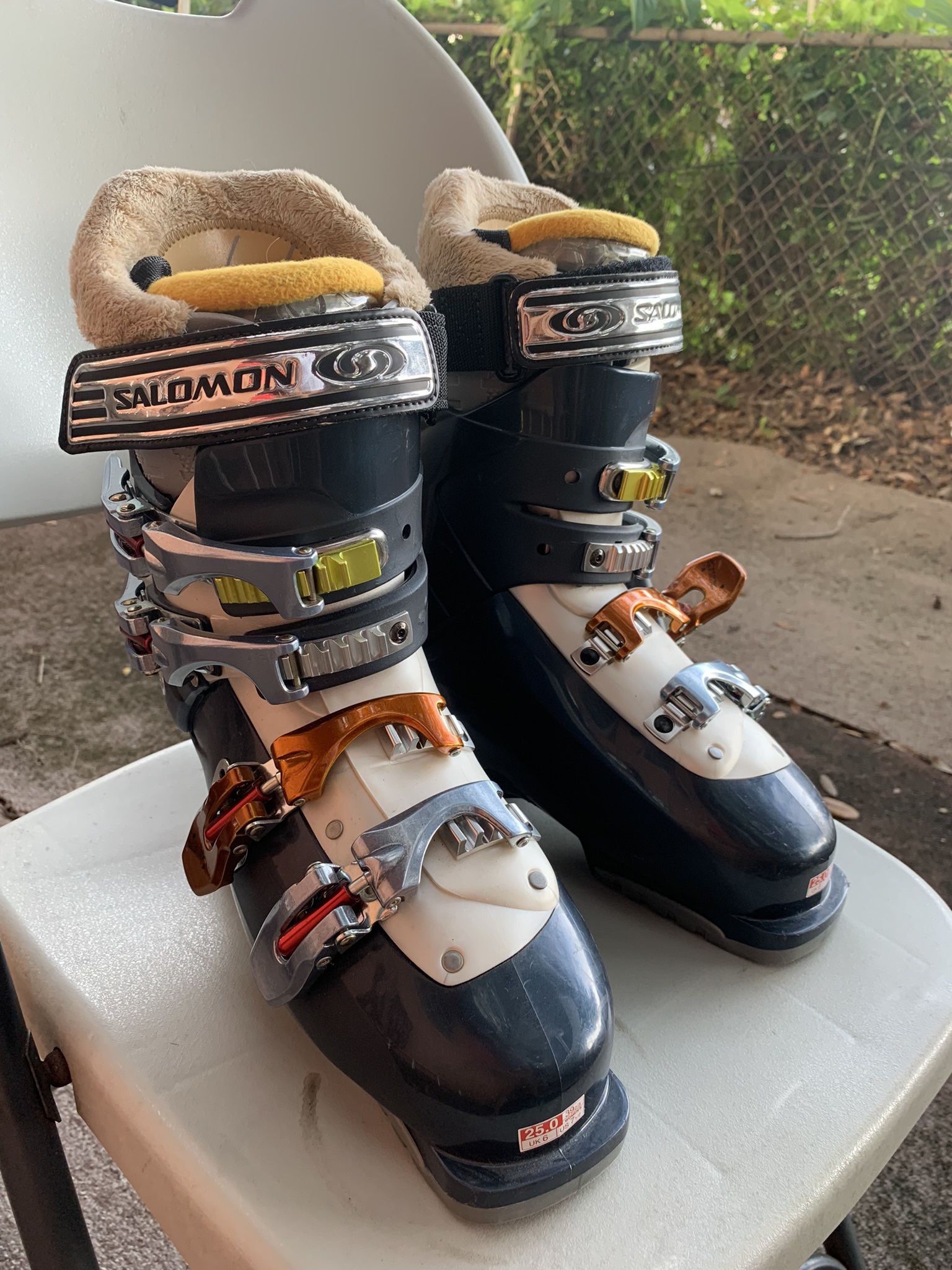 Salomon Ski Irony Boots Size 7 1/2