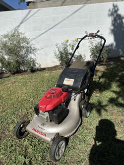 Lawnmower Honda HRR216 Gas Lawn Mower