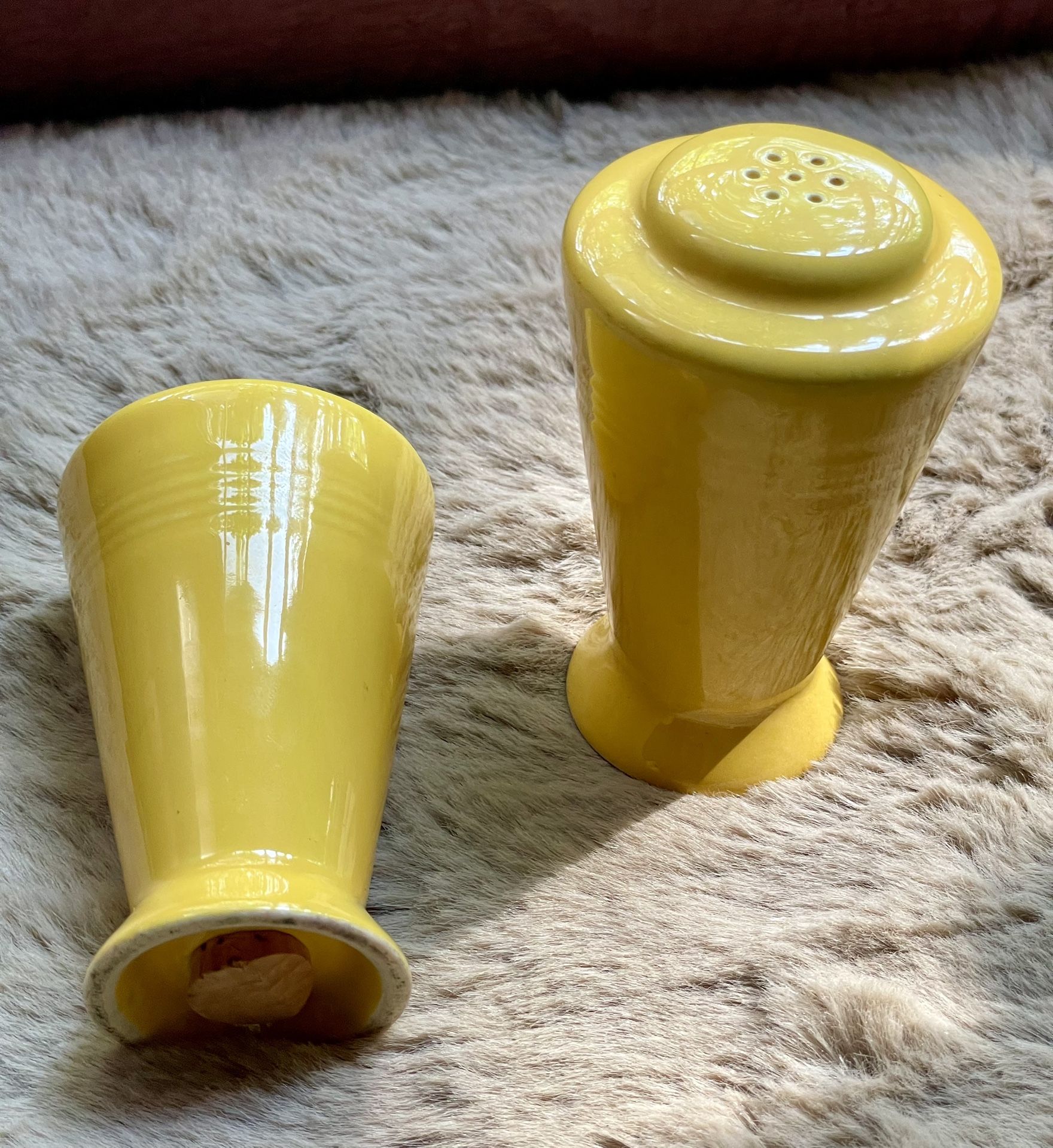 Homer Laughlin Original Harlequin Yellow 3 1/2" Salt & Pepper Shakers 1(contact info removed)