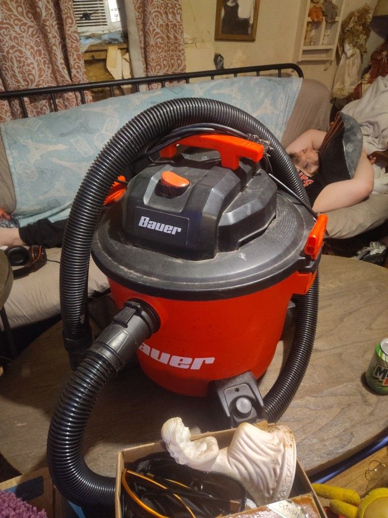 BAUER BRAND WET/DRY VACUUM (9-GALLON) 120 VAC/60Hz/9A