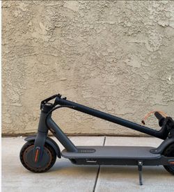 Volfam Electric Scooter ( needs a charger)