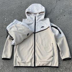 Nike tech fleece