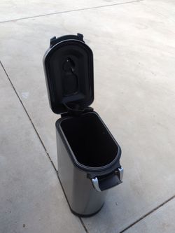 Simplehuman dog food container
