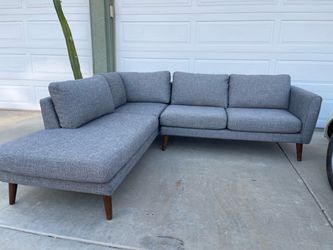GRAY SECTIONAL COUCH (FREE DELIVERY) 🚚
