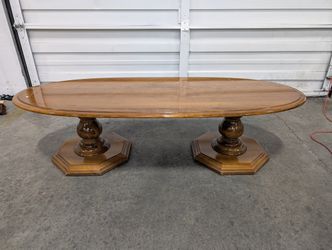 SALEM HOUSE Classic Oval Wood Dining Table with Pedestal Bases