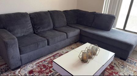 🛋️ Ashley Furniture Sectional & 4-Person Dining Set – Smoke free