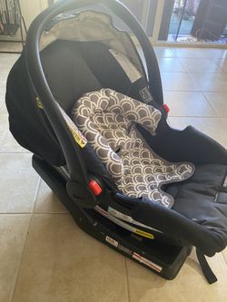 Click Connect Snug Ride 30 car seat