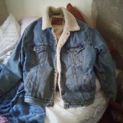 LEVI'S JEAN JACKET LINED WITH SHERPA  Mens Size XL $30