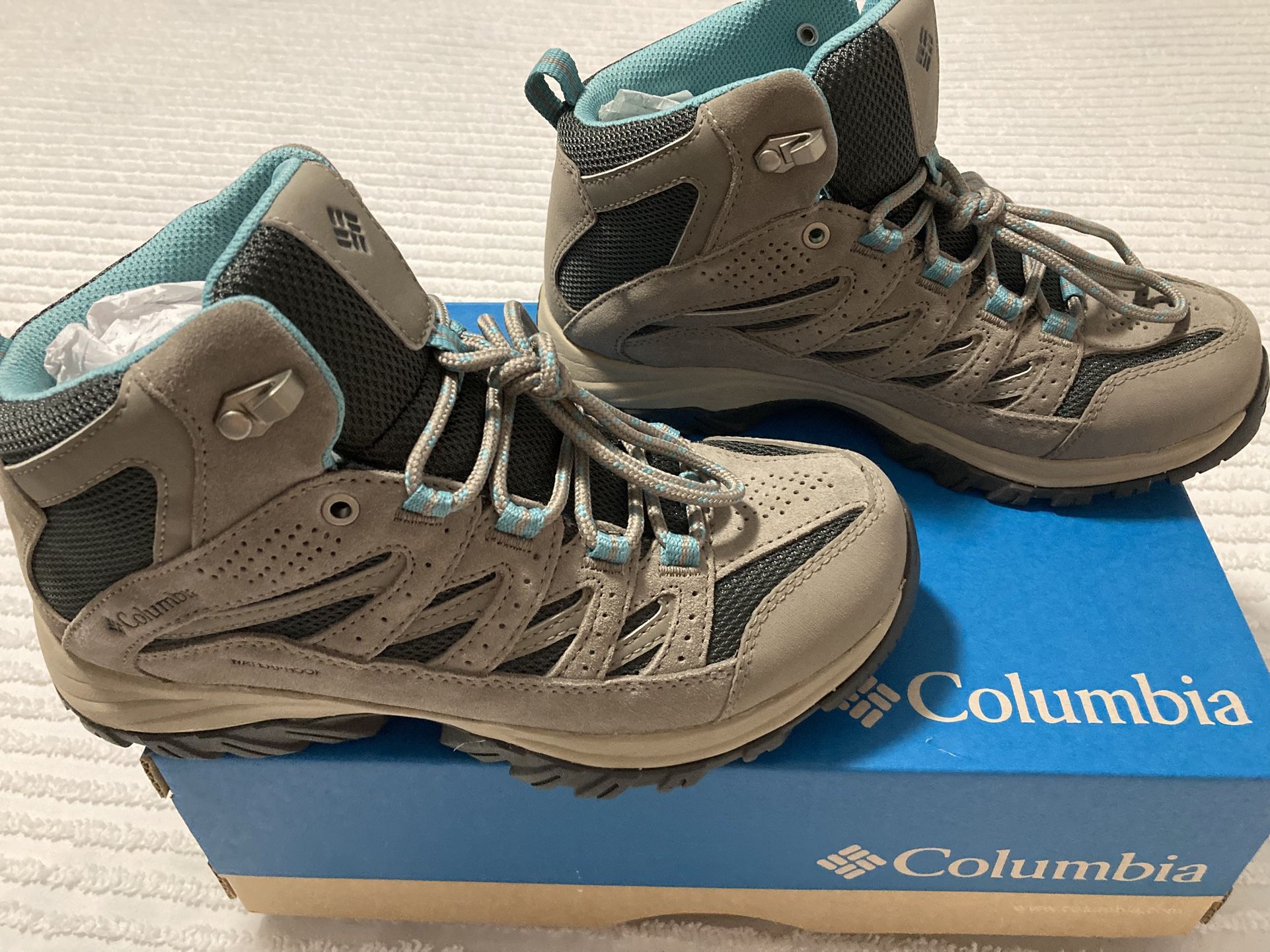 Woman’s 7.5 Columbia Crest wood Mid Waterproof Boot