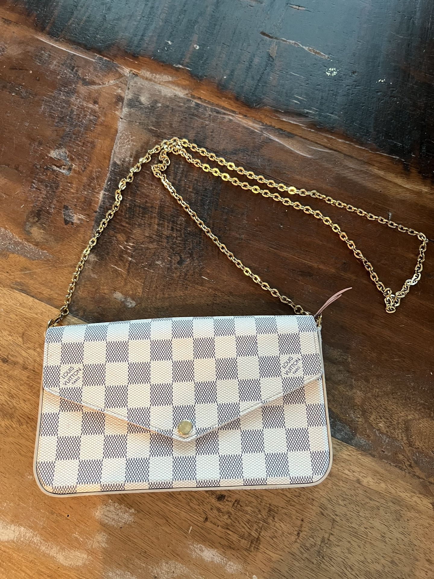 Louis Vuitton Crossbody Bag!! 