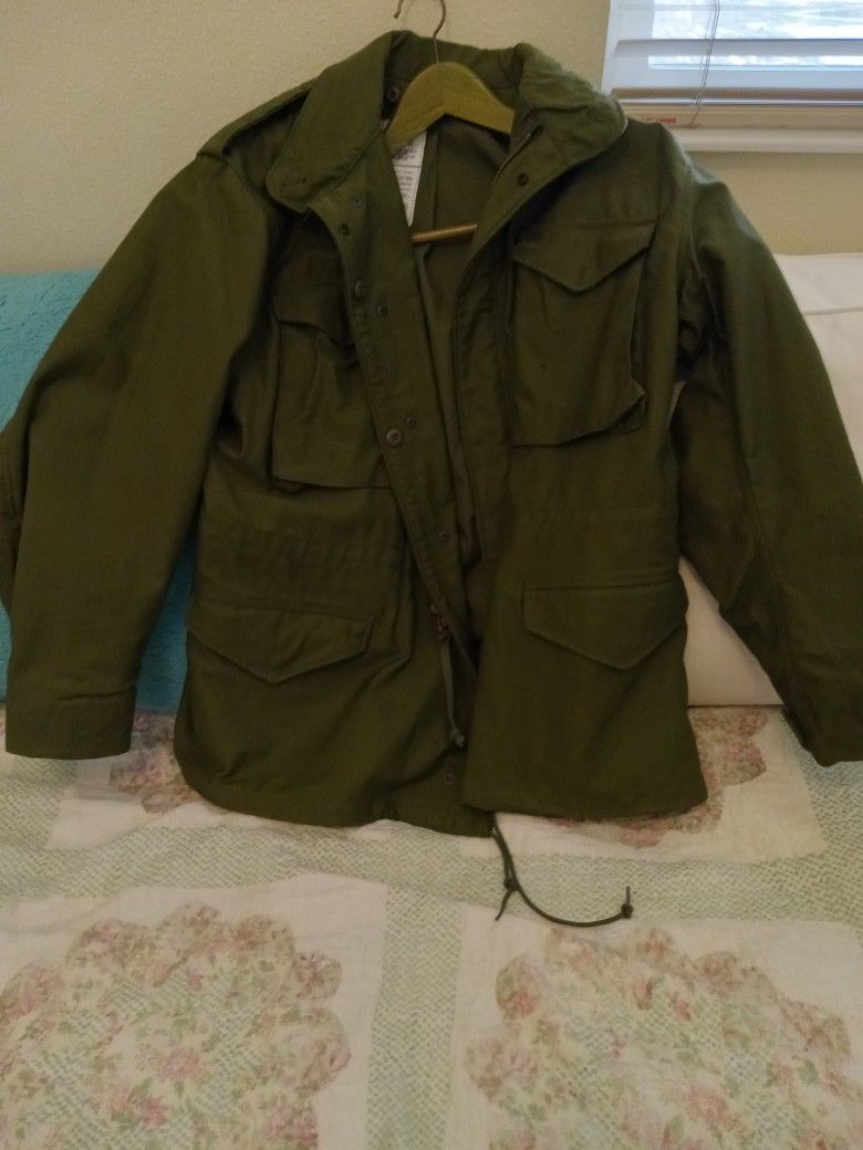 ORIGINAL MILITARY FIELD JACKET, OLIVE AND SIZE MED REGULAR