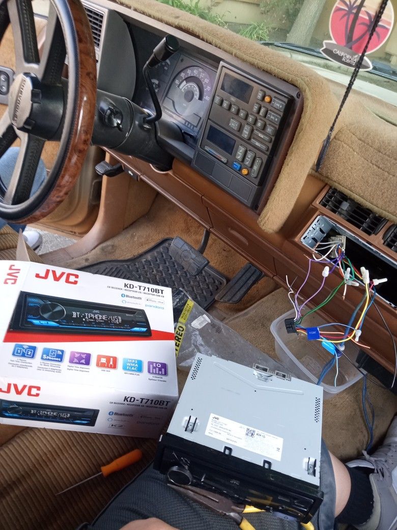 Amp And Car Stereo Installs Mobil