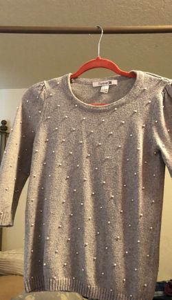 Forever21 grey sweater with pearls