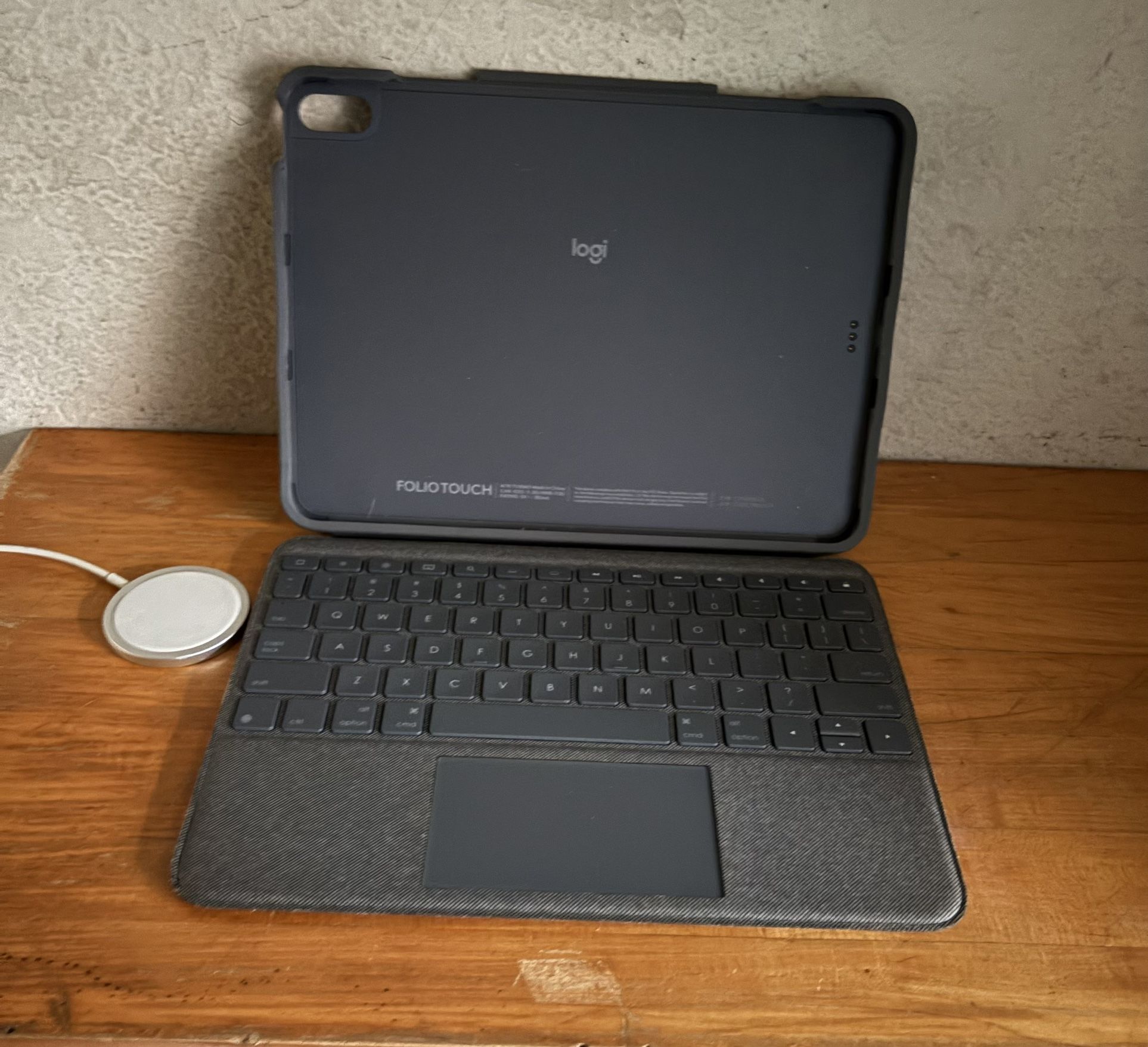 Logic Keyboard ( iPad 5th Gen Or 4th Gen )