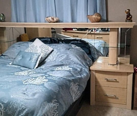 Queen Size Bedroom Set
