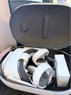 Meta Quest 2 Standalone VR Headset White w/ Controllers Case Charger & Adapter