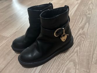 Girls boots