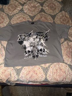 Graphic tee size M