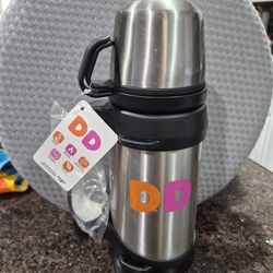 Stainless steel insulated mug with cup