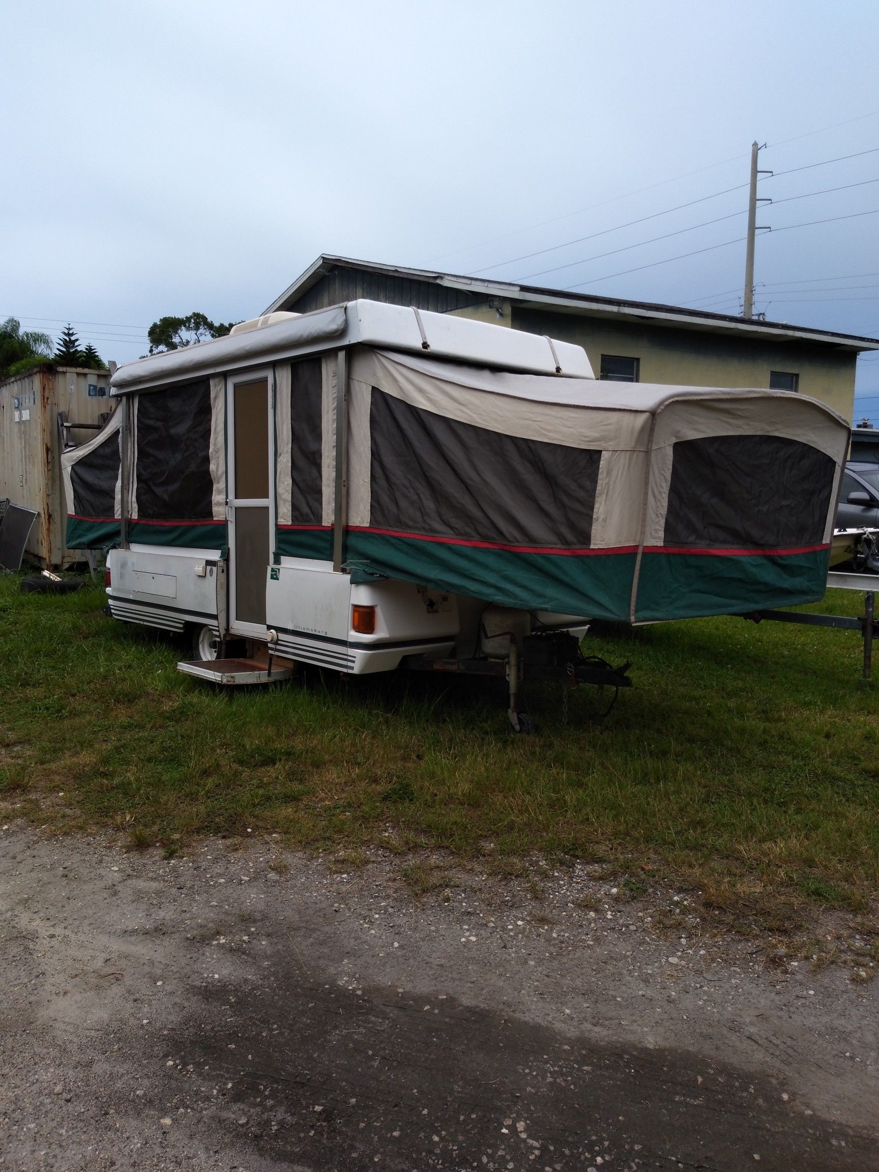 95 Coleman Williamsburg pop up 15ft electric Lyft for Sale in Fort