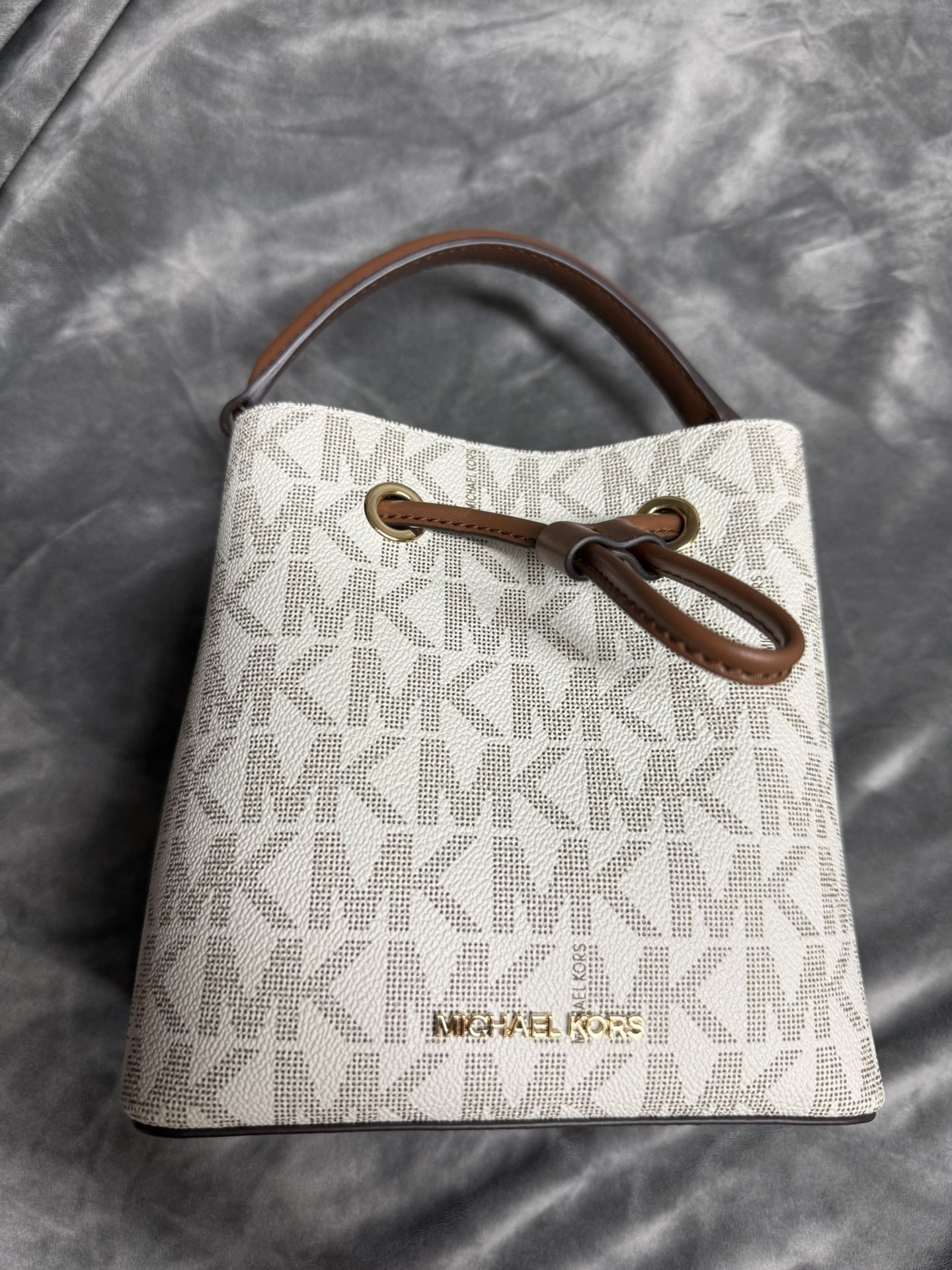 Michael Kors Bucket Bag