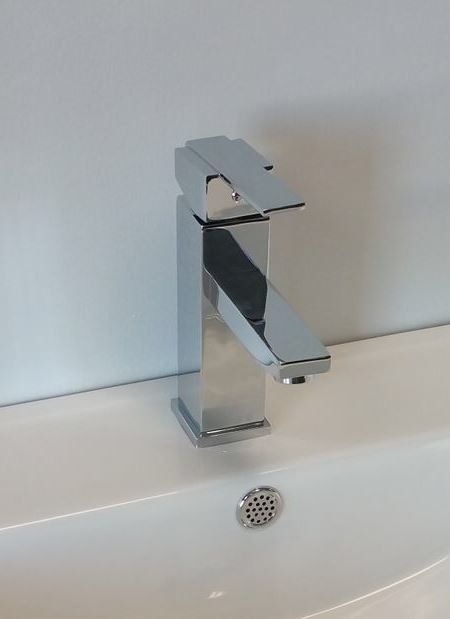 Vanity faucet chrome