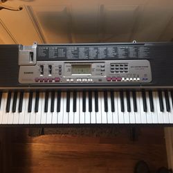 Casio Keyboard w/foldable stand