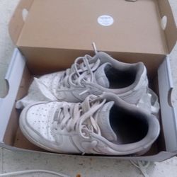 White Air Force 1 Size 8