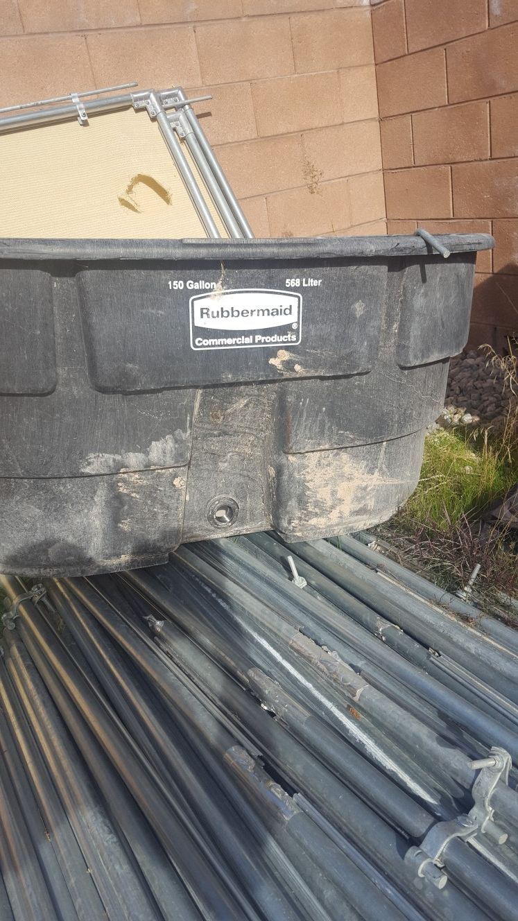 Rubbermaid 150 gal water trough for Sale in Las Vegas, NV OfferUp
