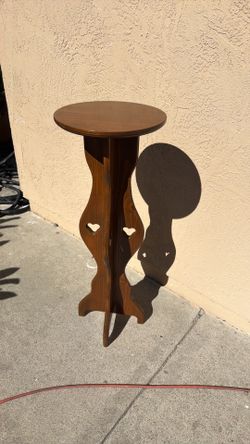 Vintage plat stand