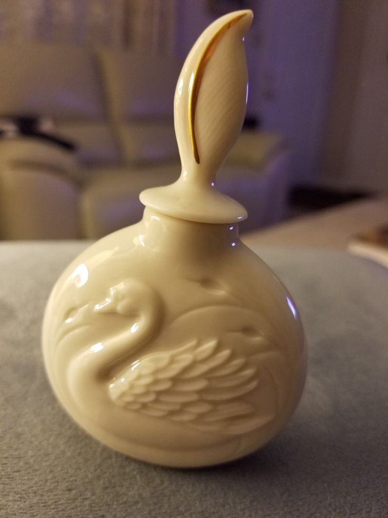 Lenox perfume bottle - Swan Collection