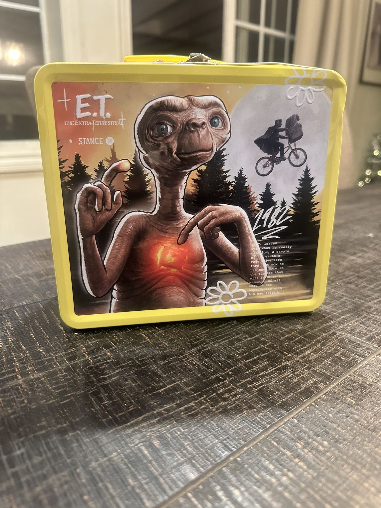 Complete Stance ET collectible tin 