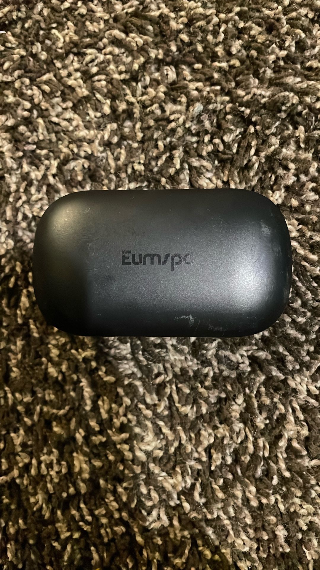 Eumspo earbud with earpiece.