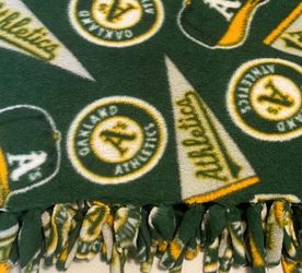 OAKLAND ATHLETICS FLEECE TIE BLANKET FULL SIZE