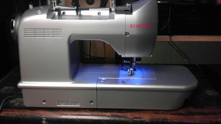 Singer special edition computized sewing machine