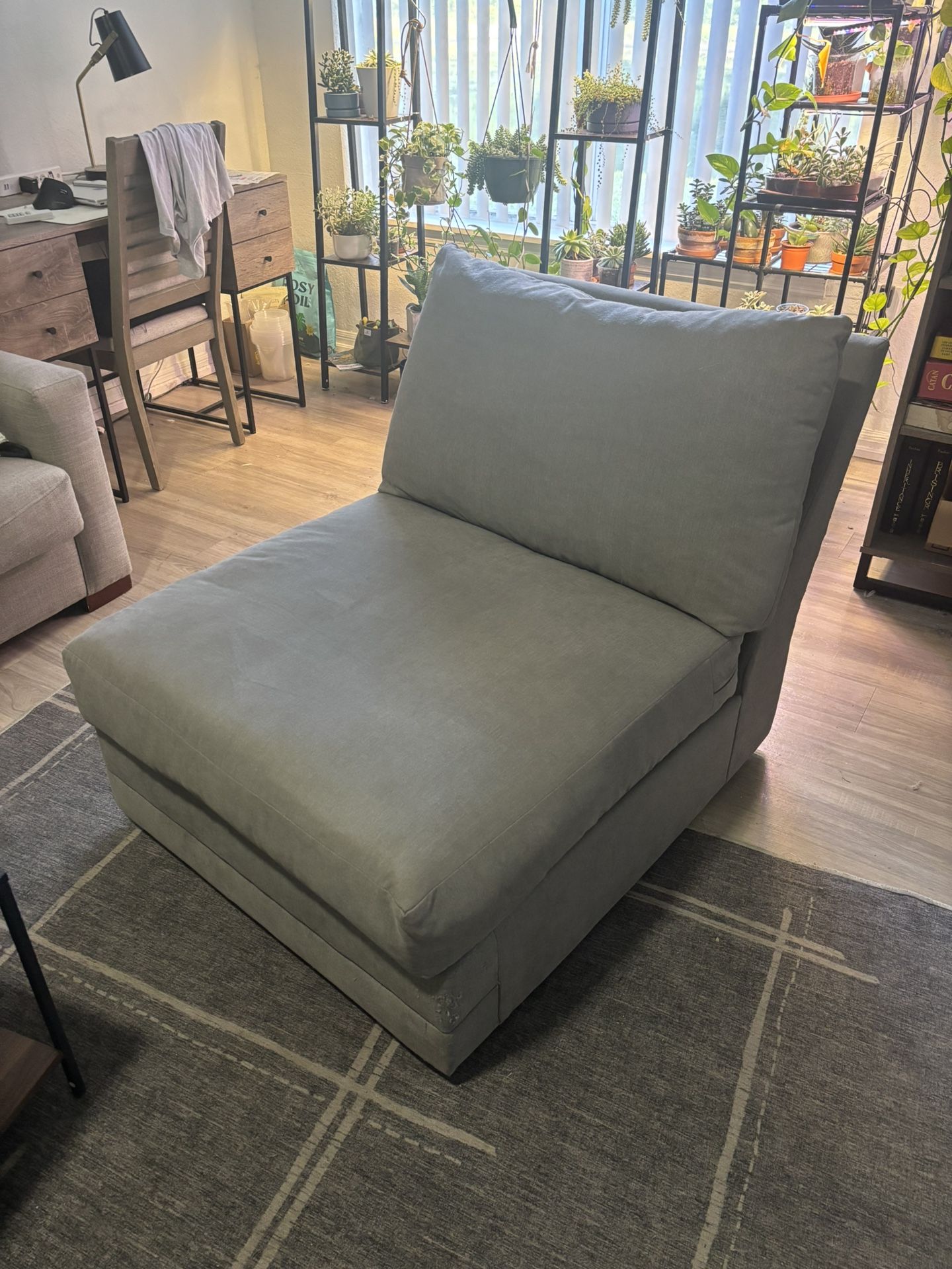 Living Room Chair / Armless Lounge Chair