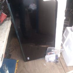 TV BRAND NEW  HISENSE 40 INCH