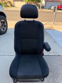 FJ Cruiser OEM Passenger Seat COMPLETE – CLEAN – Rails/Armrest/Headrest