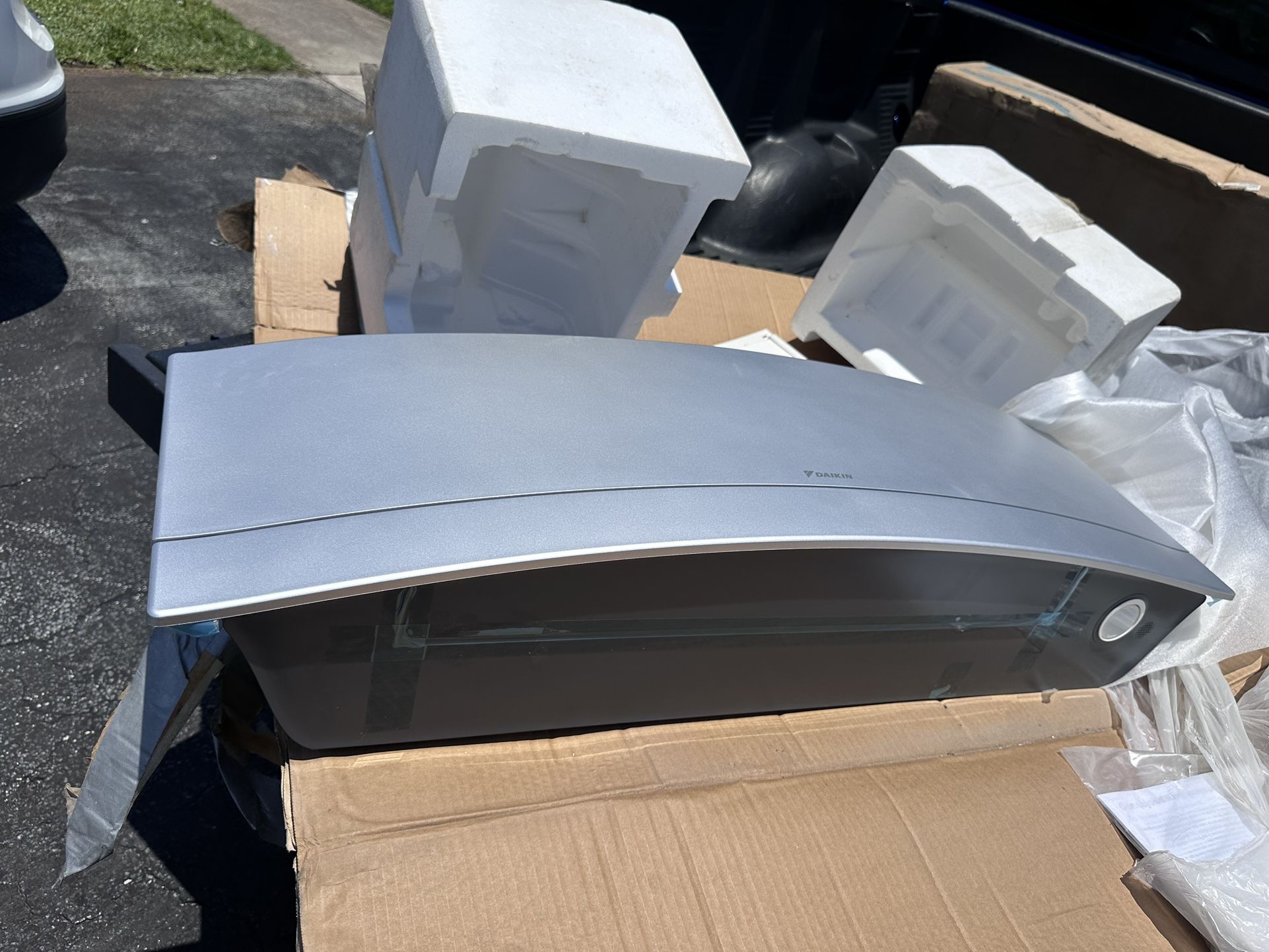 Daikin Stylish Wall-Mount Indoor Unit – Brand New in Box